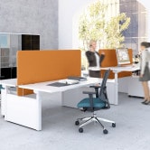 Drive – uniwersalne biurka o regulowanej wysokości do pracy w pozycji stojącej i siedzącej